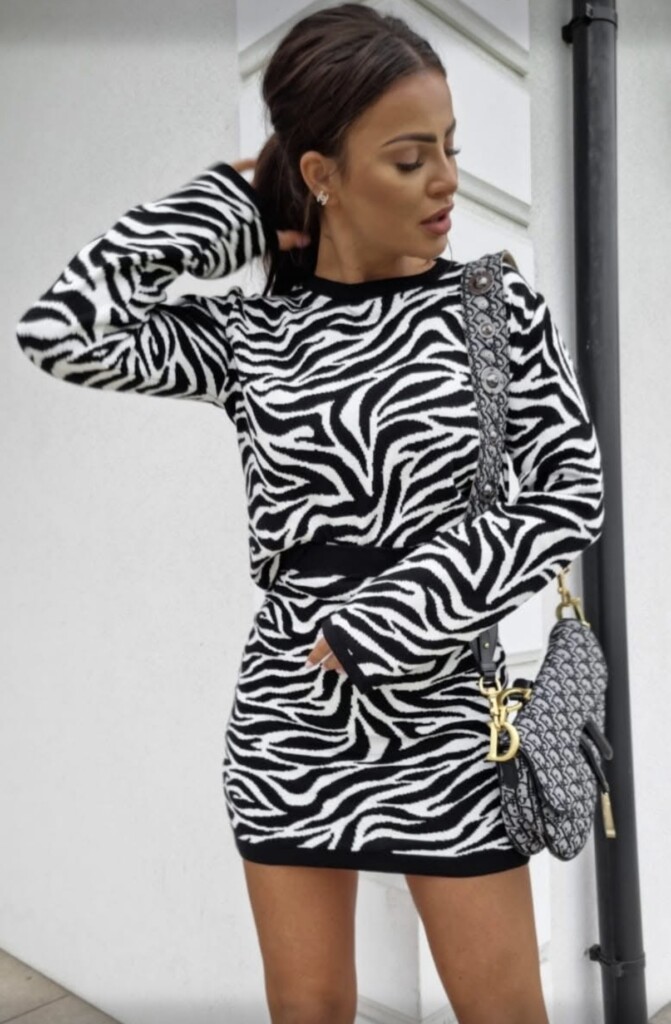 Komplet sweterek i spódnica print zebra czarny